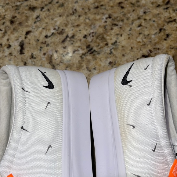 Nike Slip On - Picture 5 of 9